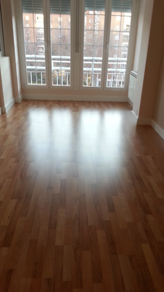 Suelo madera brillante